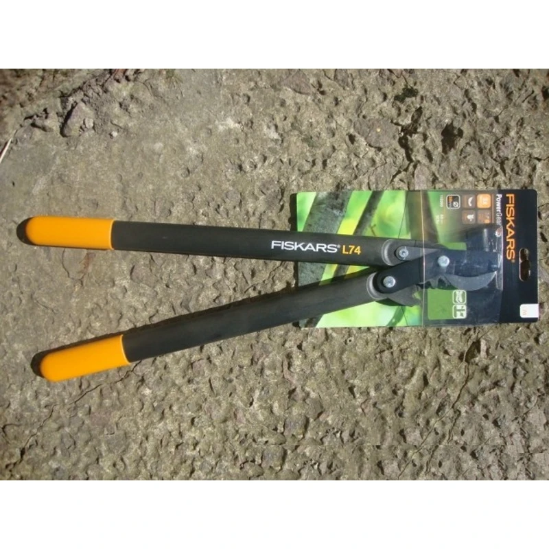 Средний плоскостной сучкорез Fiskars с загнутыми лезвиями(M) L74(1000582