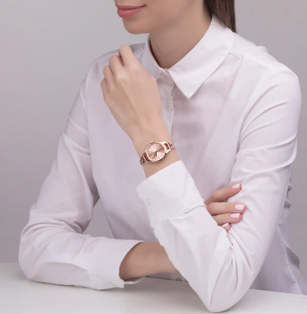 Женские часы на металлическом браслете SUNLIGHT