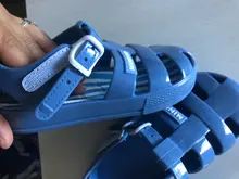 Sandalias romanas de color sólido para niñas, zapatos de gelatina suaves bonitos para bebés, zapatos de gelatina impermeables, novedad de 2021