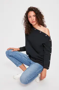 

Trendyol Boat Neckline Knitted Sweatshirt TWOAW20SW0151