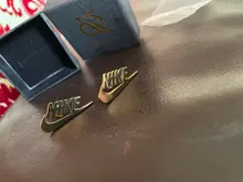 Personalizado, carta personalizada nombre broches de Pin de solapa de acero inoxidable Placa de oro plata Regalo De Rosa broche de las mujeres de los hombres