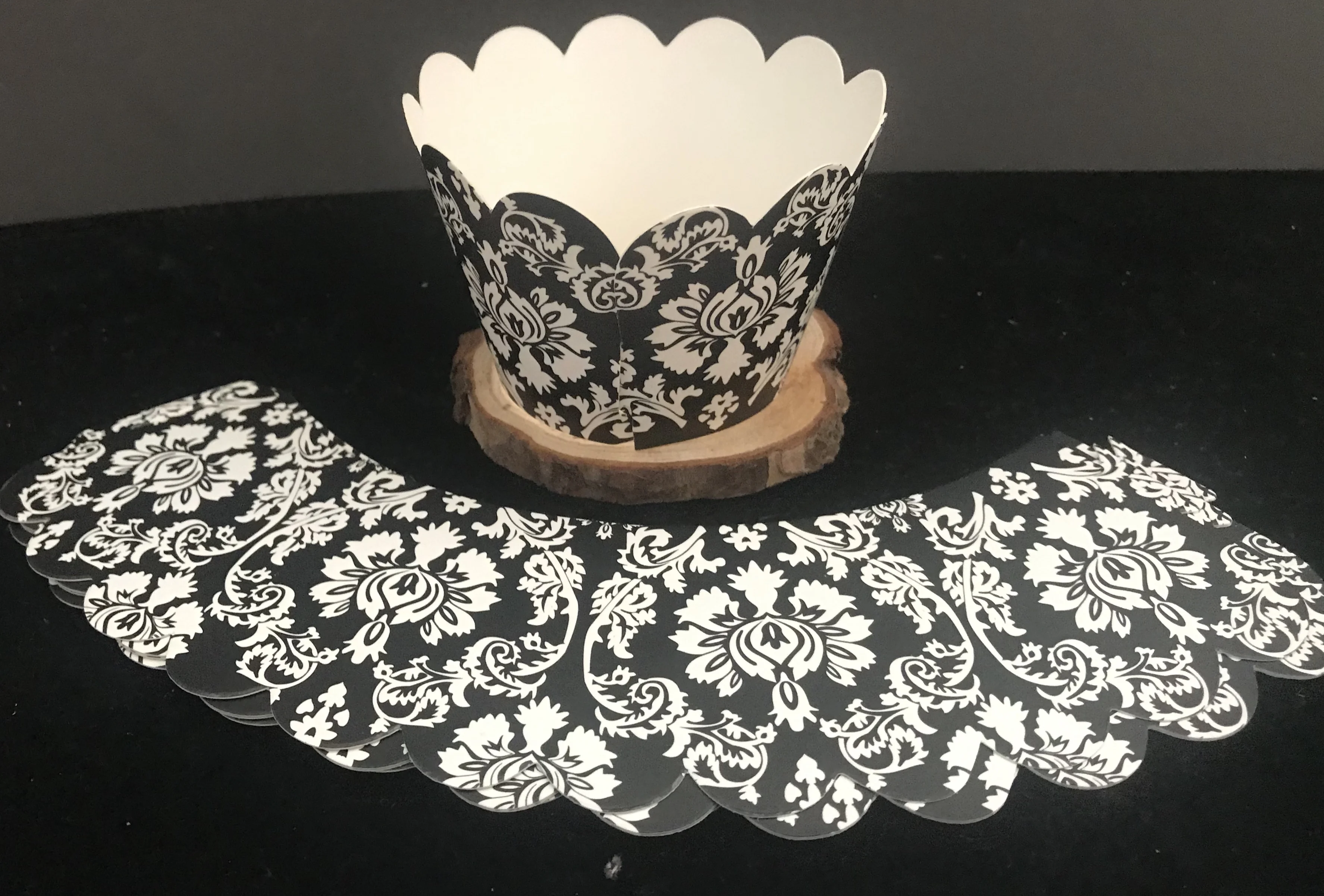 Free shipping Wedding Favors 24pcs Round Paper Cupcake Wrapper Party Decorative Chocolate Wrappers for Decorations | Дом и сад