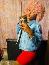 Peluca de cabello Afro rizado con flequillo para mujeres negras, pelo corto sintético estampado glorioso, Cosplay, Alta Temperatura