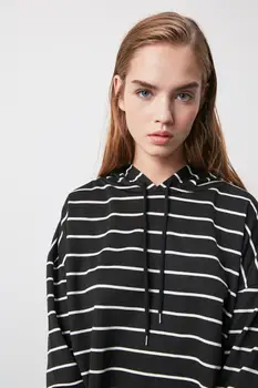 

Trendyol Striped Crop Hooded Knitted Sweatshirt TWOAW21SW0838