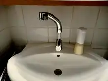 Grifos de plata de un solo tirador para cocina, rociador giratorio para fregadero de cocina, extraíble, fontanería, agua fría y caliente