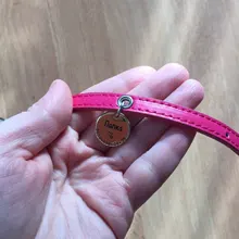 Collar de piel sintética para mascotas, Collar ajustable con cascabel para gatos, rojo, azul, marrón, rosa, talla XS S M