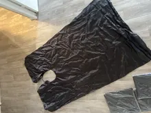 Capa de peluquería profesional, delantal resistente a las manchas de color negro, capa de nailon para peluquero, 1 unidad