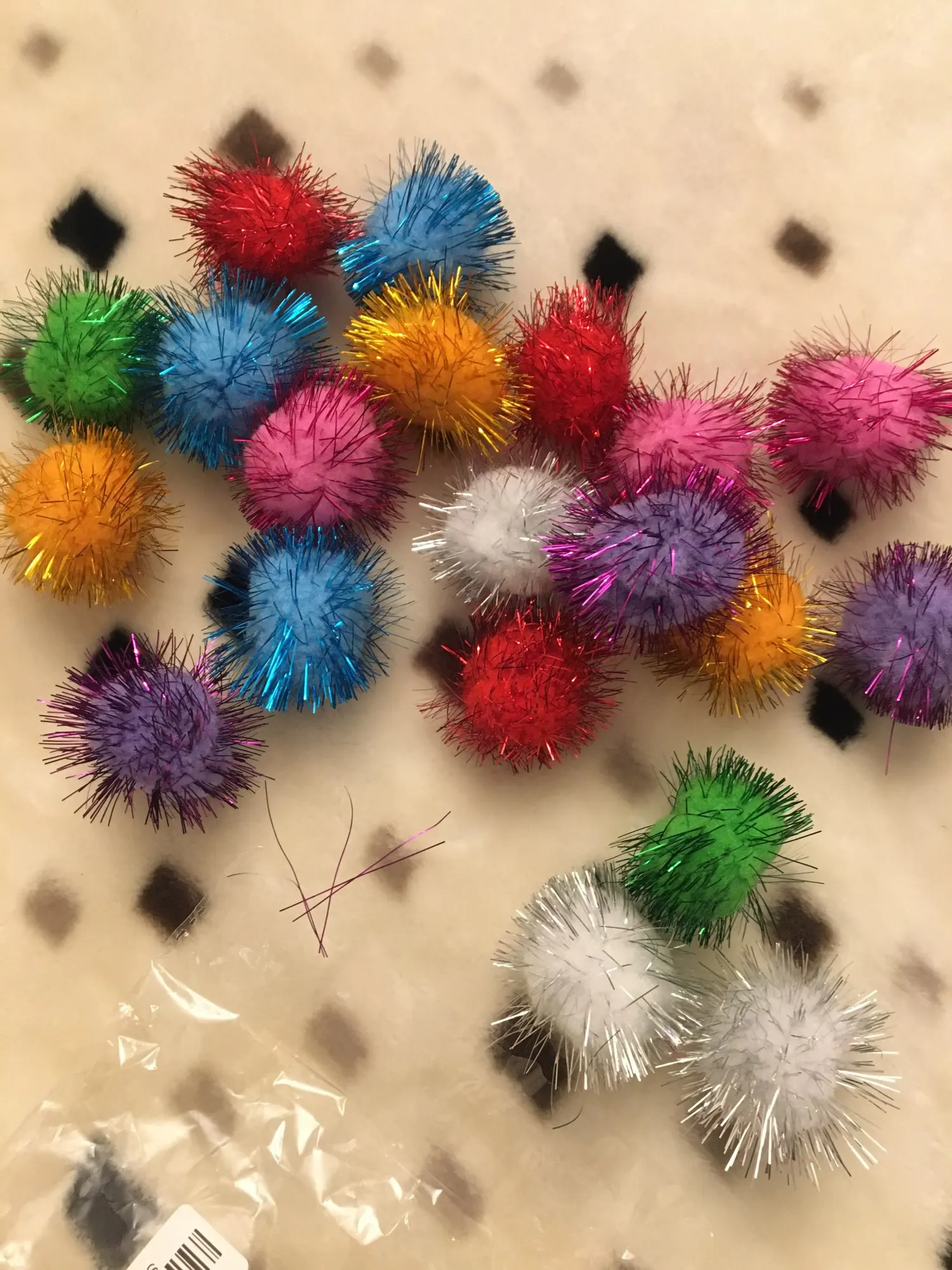 3.5cm Glitter Tinsel Sprayed Pom Poms Balls Cat Toys or Toy DIY Crafts  21PCS - Price history & Review, AliExpress Seller - HomeDecorLover Store