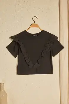 

Trendyol Ruffle Detail Knitted Blouse TWOSS20BZ1404