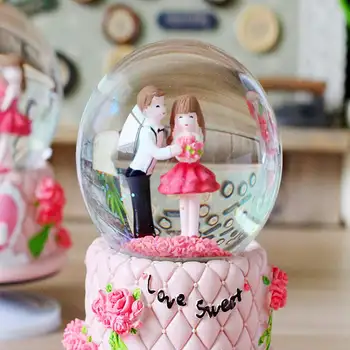 

LORONZ Couple Musical Snow Globes Novelty Night Light Musical Snow Globe Music Box Ornament Gift for Christmas Valentine's Day