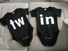 Ropa de gemelos para bebés recién nacidos, mono de manga corta con estampado con letras, trajes de una pieza a juego, color negro