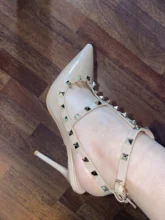 2020 nuevo 10CM bombas de mujer Sexy Stilettos para discoteca tacones de patente de cuero remache metálico hueco romana sandalias de moda