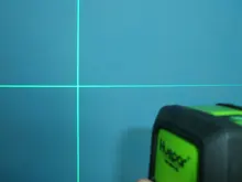 Huepar-Herramienta de alineación láser autonivelante de 2 líneas, instrumento de nivelado y alineación con láser de color rojo y verde, líneas cruzadas horizontal y vertical, 4 grados, base magnética