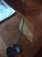 Collar con colgante de flor tallada ovalada a rayas para mujer, medallón Vintage de latón antiguo con apertura, caja de fotos, joyería