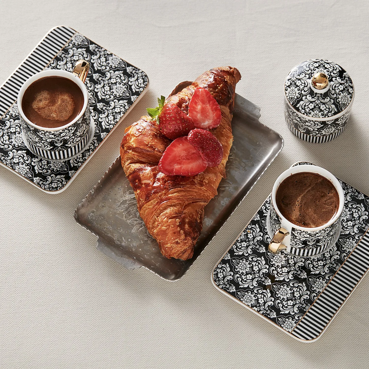 

WONDERFUL MAGNIFICENT Karaca Queen Black Set of 2 Persons Coffee Cup with Turkish Delight Holder QUALITY FREE SHIPPING WITH CONV