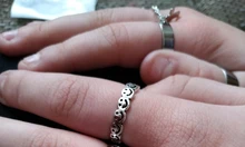 Color plateado antiguo Multi cadenas de cara sonriente y feliz anillo para las mujeres lindo Simple geométrico Smiley caras ajustable anillos A835