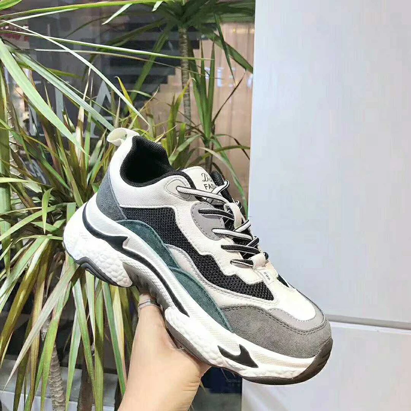 Baratos Zapatos de cuero para mujer, de malla, de papá, de moda, plataforma gruesa para mujer, zapatillas ligeras transpirables, zapatos casuales, costura de colores