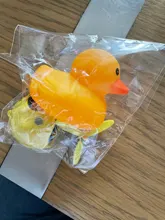 Casco de viento roto de pato amarillo pequeño, accesorios bonitos para coche Interior, Ola de viento rota, adorno de coche de pato, decoración de ciclismo