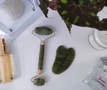 Rodillo masajeador Facial de piedra de Jade Natural, conjunto de rascador de Gua Sha verde, herramientas adelgazantes de belleza, 2 unidades