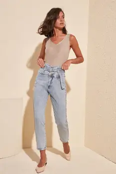 

Trendyol Belt Detail Super High Waist Mom Jeans TWOSS20JE0042