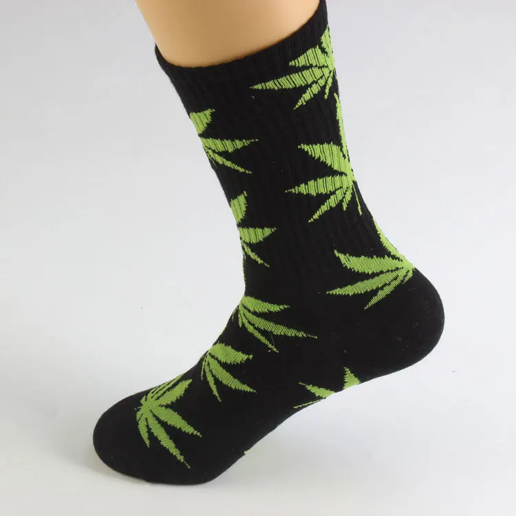 Fashion 1Pair comfortable high quality cotton socks hemp leaf maple leaves casual long weed crew socks spring and autumn