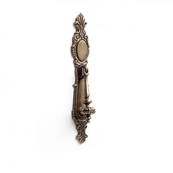 

Box with 10 pendants plate style classic metallic, made in Zamak finish old leather and 180 mm are