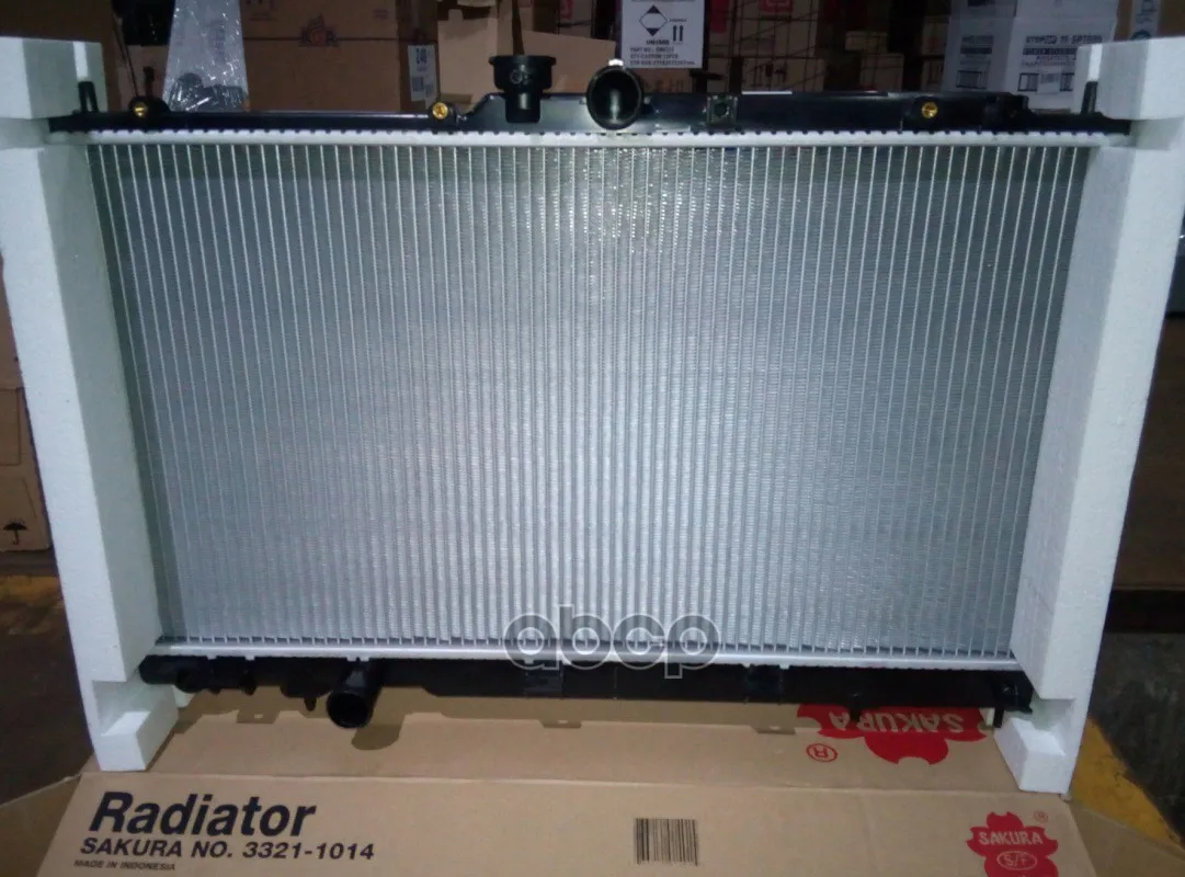 Радиатор Mitsubishi Lancer 1.3-2.0 03- Sakura 33211014 Sakura арт. 33211014