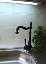 Grifo de agua para cocina, espita de bronce negro de una sola manija con mezclador para liquido caliente y frio y rotación 360,