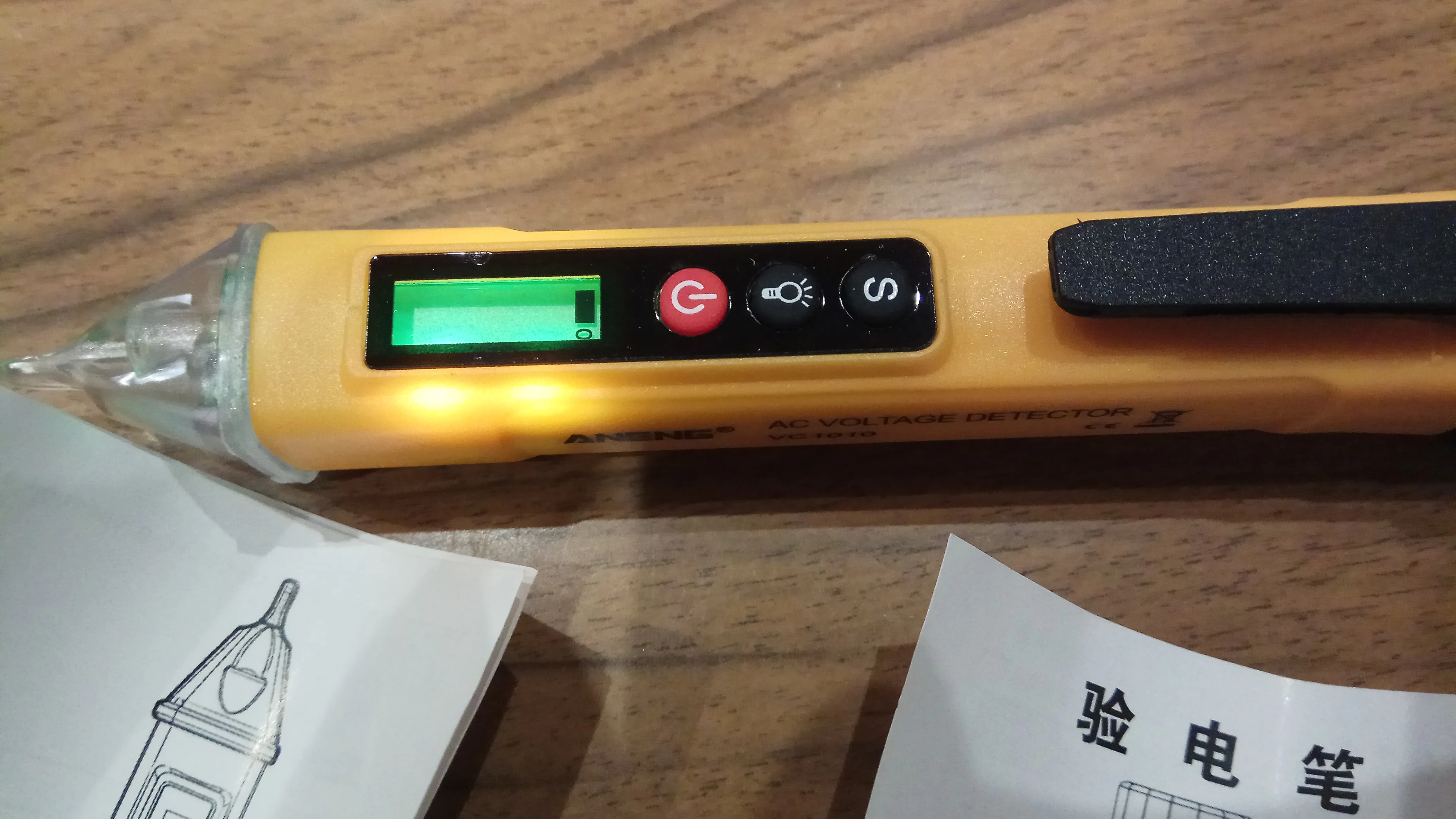 Отзыв о товаре ANENG VC1010 вольтметр цифровой тестер индикатор напряжения тестер напряжения Цифровые датчики напряжения переменногопостоянного тока умная бесконтактная ручка измерительный прибор индикаторная отвёртка вольтметры от пользователя D***n