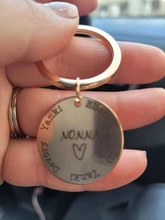 La abuela llavero de nombre personalizado, regalo de Nieto nieta nombre grabado de acero inoxidable Etiqueta de llave de coche para abuela Nana regalos