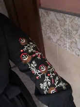 Vestido largo holgado con cuello con soporte pequeño para mujer, vestido negro con cinturón bordado Floral de estilo playero de talla grande