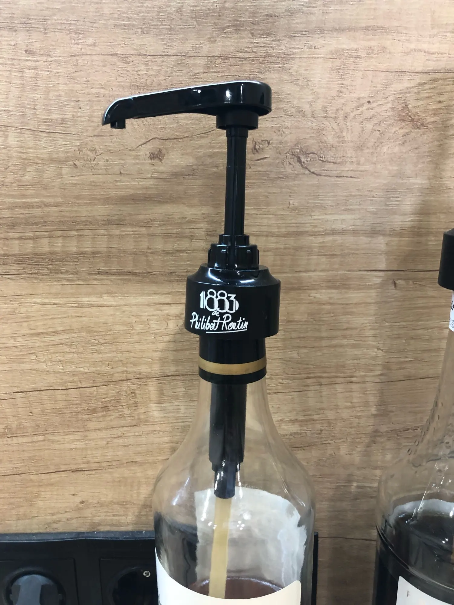 сироп для кофе с дозатором. дозатор для сиропов (помпа). дозатор для сиропа для кофе. сиропы монин с дозатором. дозатор для сиропа.