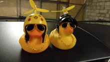 Coche pato con casco, colgante de viento roto, pequeño pato amarillo, Motor de bicicleta de carretera, accesorios de ciclismo sin luces