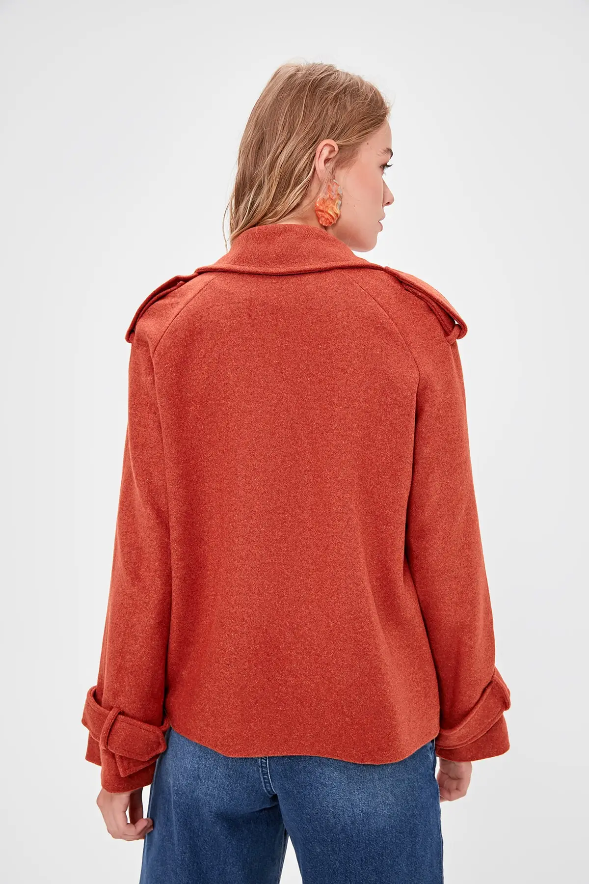 Trendyol Cinnamon Apolet подробное пальто с передней кнопкой TWOAW20KB0026