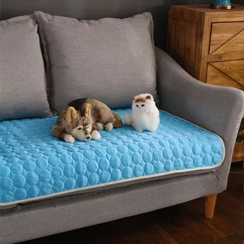 

2020 Portable Summer Pet Cooling Ice Silk Mats Comfortable Breathable Beds Sofa Cushion for Pet Supplies Sleeping Ice Pad