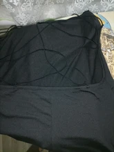 Vestido ajustado de fiesta con espalda al aire, vestido de mujer que estiliza la figura, corto, con tirantes muy finos y escote abierto