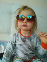 Gafas de sol sin montura con forma de corazón para niños, anteojos de sol deportivos a la moda, con Lentes rojas en color gris y Rosa, con UV400