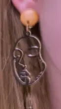 Pendientes de Clip de Cara hueca con estilo abstracto para niñas, sin Piercing, aretes con abalorio llamativo, novedad de 2019