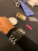 Único de tres fila puntiagudo hacen picos remache de cuero ancho Punk Rock gótico Unisex pulsera de hombre de la joyería