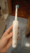Oral B Vitality D100 CrossAction, Cepillos de dientes Eléctricos Recargables Blanco/Negro, limpieza 2D, cabezal oscila y rota