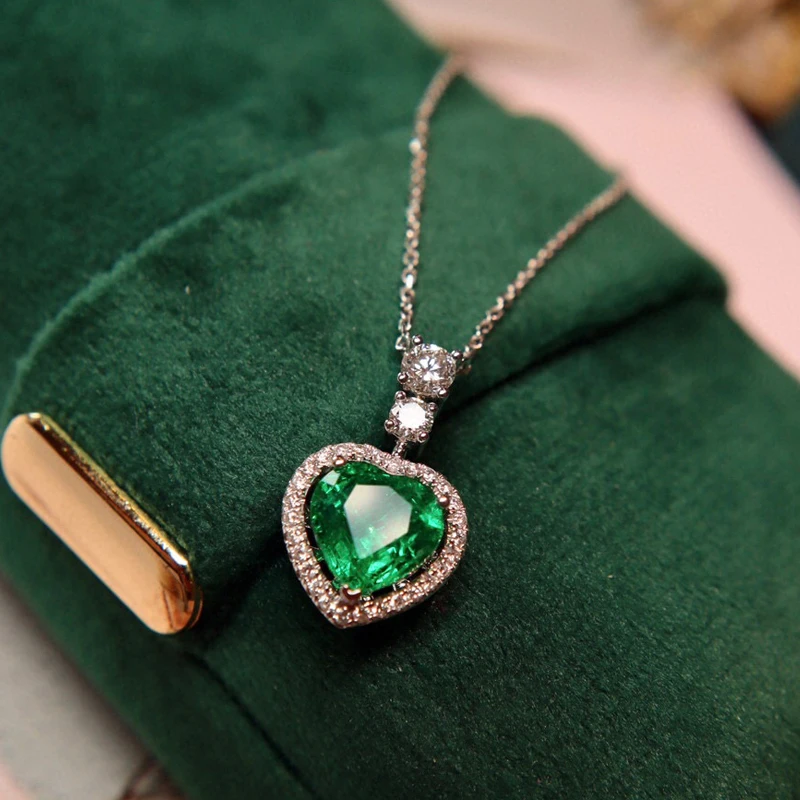 Aazuo Real 18K Solid White Gold Jewelry Natural Emerald Real Diamonds Lovely Heart Shpae Necklace With Chain Gifted For Women