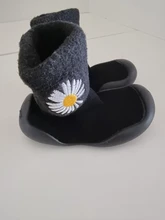 Zapatos de nieve cálidos para niños, calcetines bordados, calcetines gruesos cepillados, botines para bebés y niñas, suelas blandas