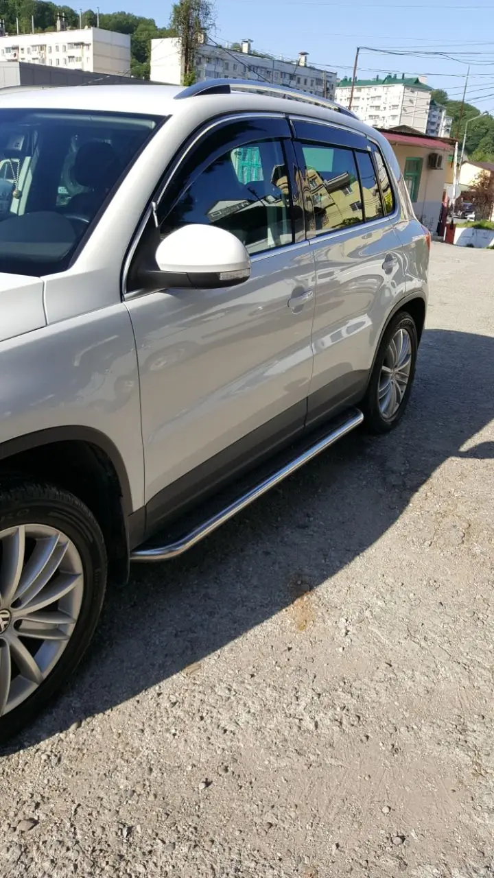 Пороги подножки для Volkswagen Tiguan+ из нержавеющей стали со штатными креплениями