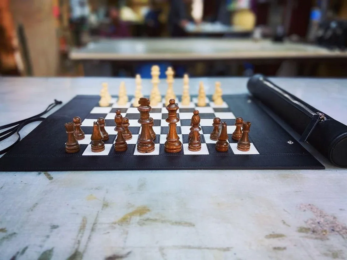 

Genuine Leather Luxury Handmade Chess Board 100% Pure Leather Travel Chess Set Wooden Chess Pieces Gift Syntetic Leather Option