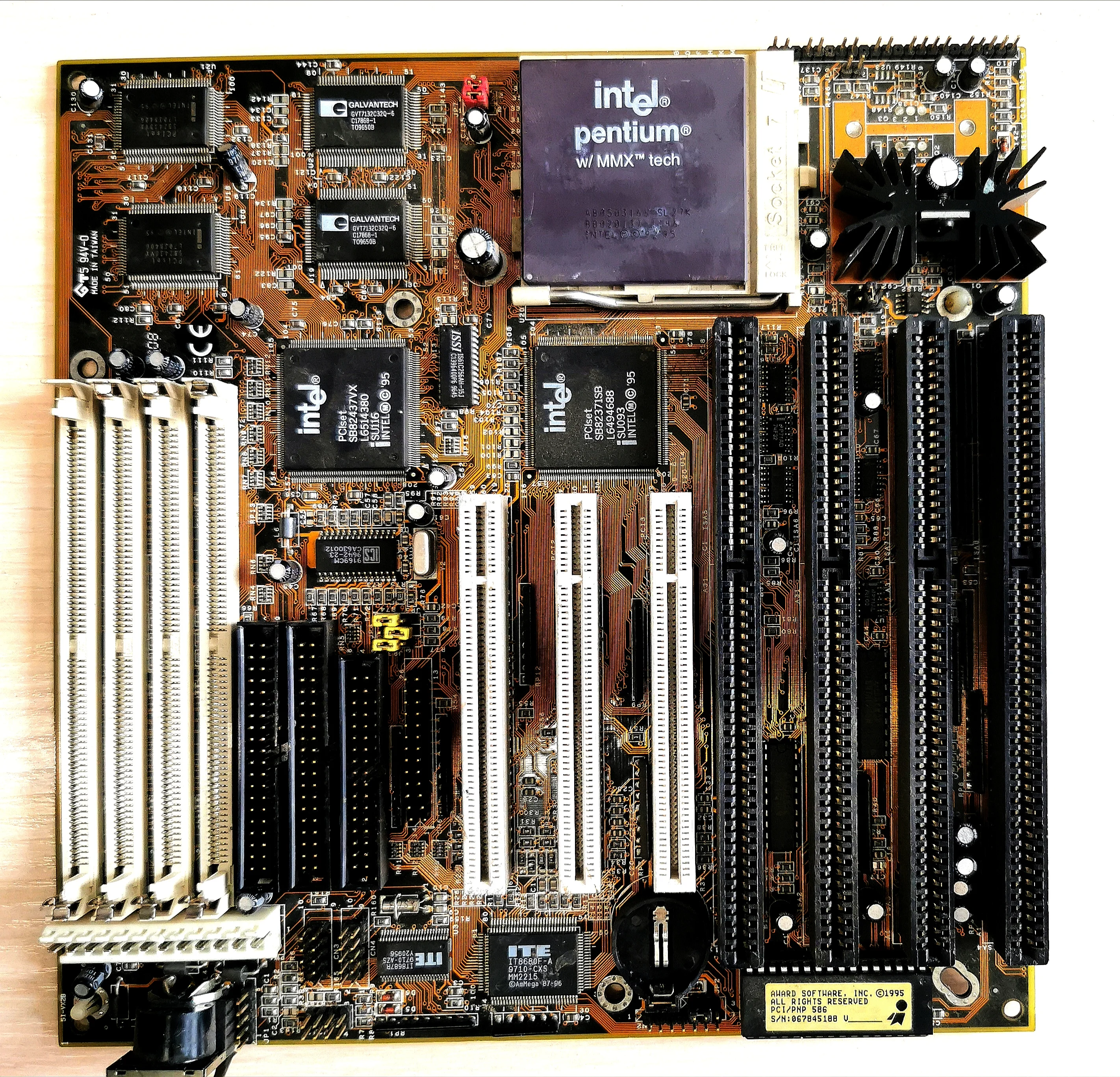 Motherboard lucky star 5i-vx2b (T5 94v-0) Socket 7 + CPU Intel Pentium 166 MMX | Компьютеры и офис