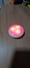 Luz LED de 16 colores debajo de la estantería, luces RGB Puck táctiles regulables con carga USB para habitación, guardarropa, armario de cocina, lámpara de noche