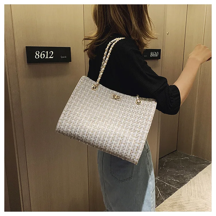 11462817996_1779584881