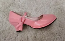 2020 nueva gran oferta zapatos de baile de cuero de princesa zapatos de fiesta de arco de color rojo sólido brillante zapatos de moda de tacón alto para niños
