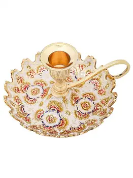 

Candle holder with handle
