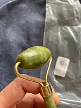 Gua Sha-Rodillo verde 2 en 1, herramientas de Jade Natural, masajeador con piedras para cara, cuello, espalda y Jawline